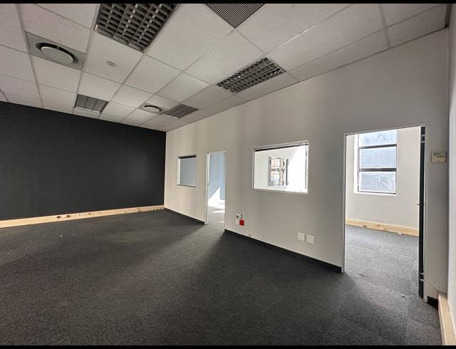 130.70M² OFFICE TO LET IN ECO PARK ESTATE